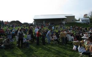Crowd of 500-plus people aat Shade Mountaain Winery in October 2014, music by the pepper Streeet Band, covering Classic Rock and Rock 'n' Roll Oldies.